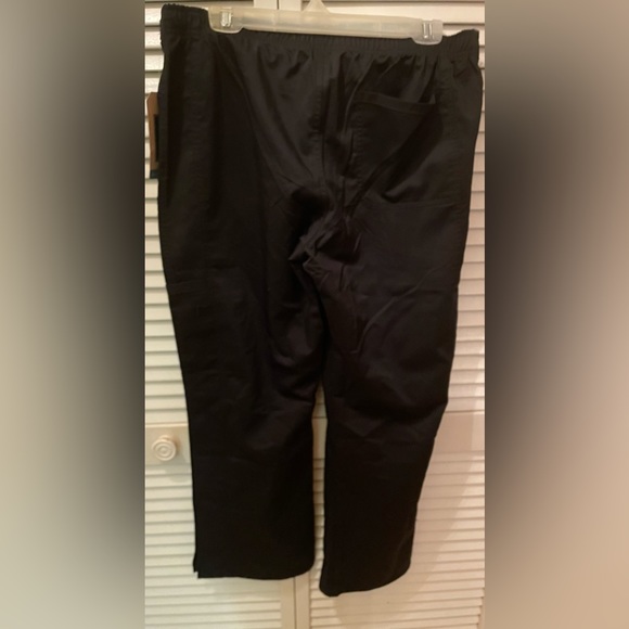 NWT. Ladies black Cherokee Workwear scrub pants. Size M petite. - Picture 3 of 3
